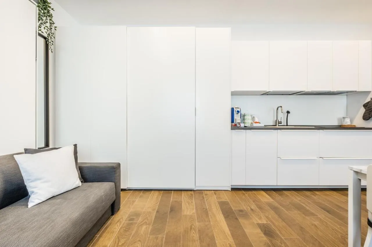 Apartament City Life House-Blue San Siro & Duomo Mediolan 0*,