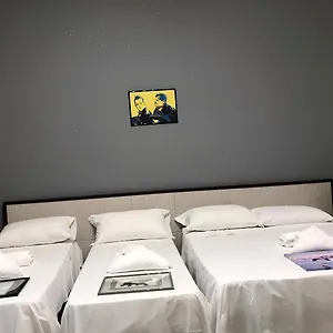 Paris 2*, Milano Italia